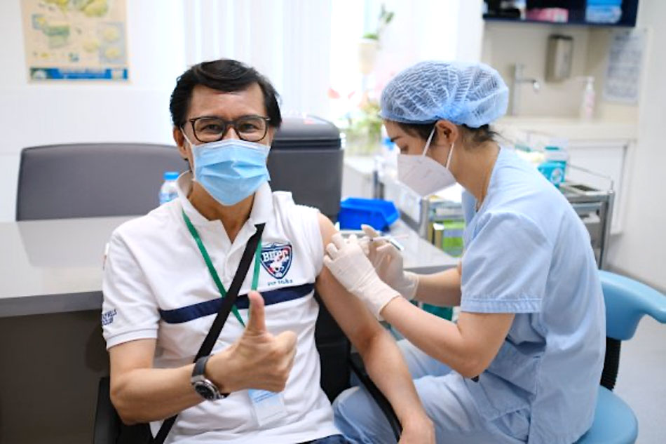 The patients participating in the vaccination campaign were all excited when they were vaccinated early with modern and safe procedures at FV