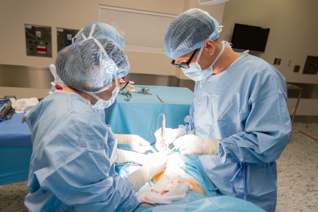 Ca phẫu thuật cắt bỏ và tái tạo bàng quang cho bệnh nhân có sự phối hợp của khoa Ngoại tổng quát và Tiết niệu & Nam khoa 