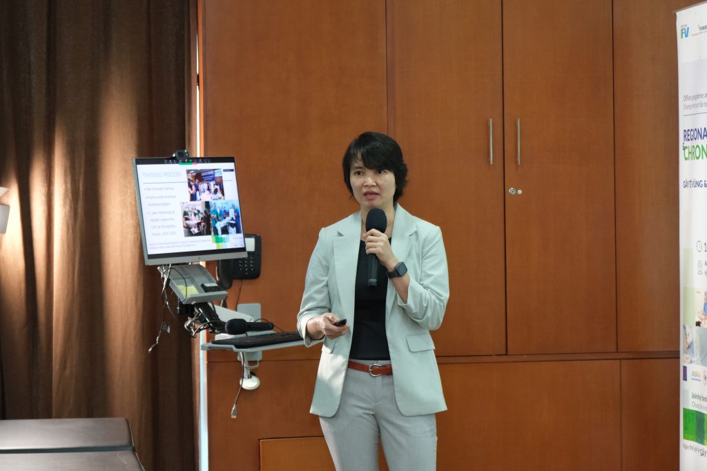 TS.BS. Nguyễn Thị Ngọc Đào (Đại học Y Dược Tp.HCM) giới thiệu quá trình hình thành đơn vị điều trị gây tê vùng tại Bệnh viện Đại học Y Dược Tp.HCM