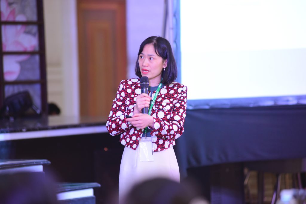 TS.BS. Nguyễn Thùy Linh (Phó khoa Dinh dưỡng, Bệnh Viện Đại Học Y Hà Nội) trình bày về cách tiếp cận điều trị béo phì theo hướng nội khoa và dinh dưỡng