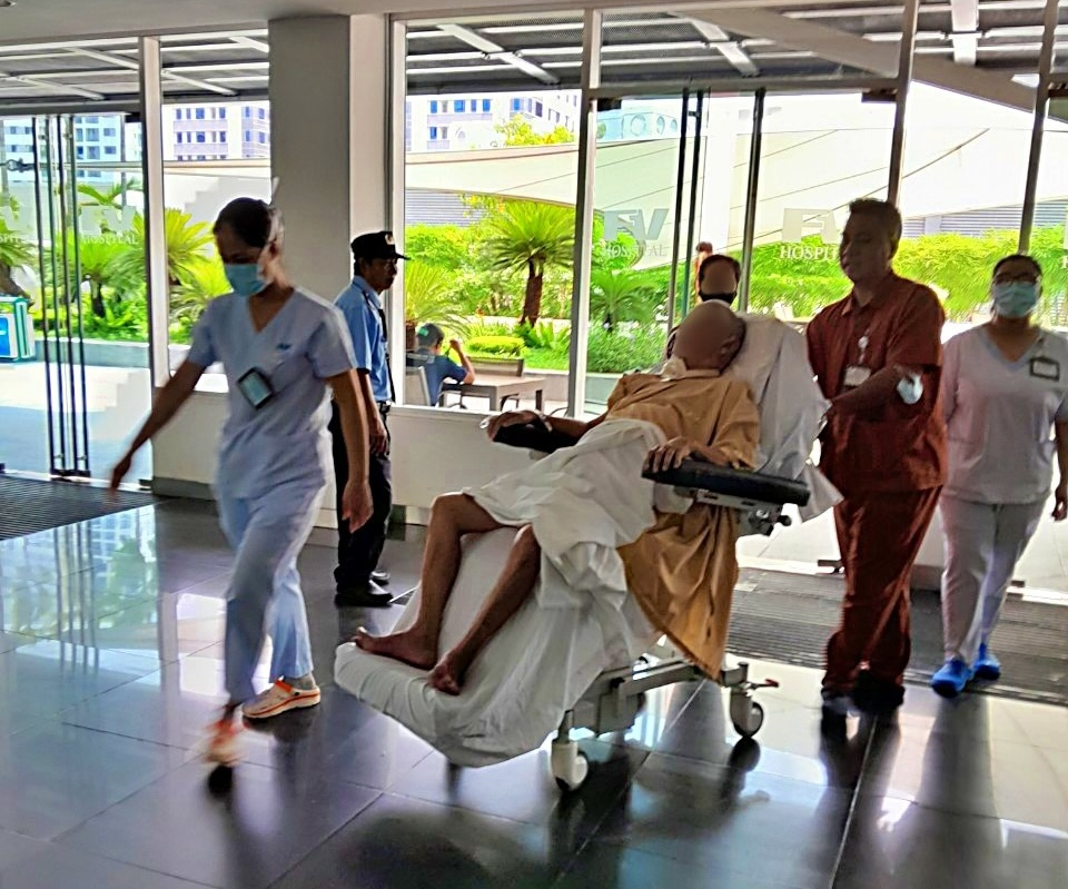 The surgical ward nursing team takes the patient outside for sunlight exposure every day