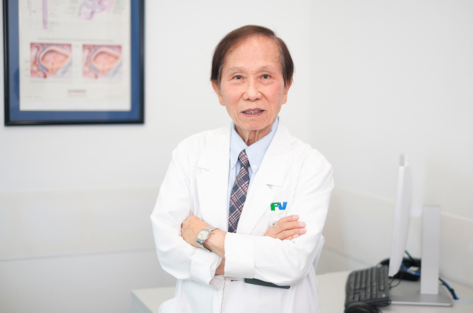 Dr Nguyen Van Nhan, a leading urologist from France