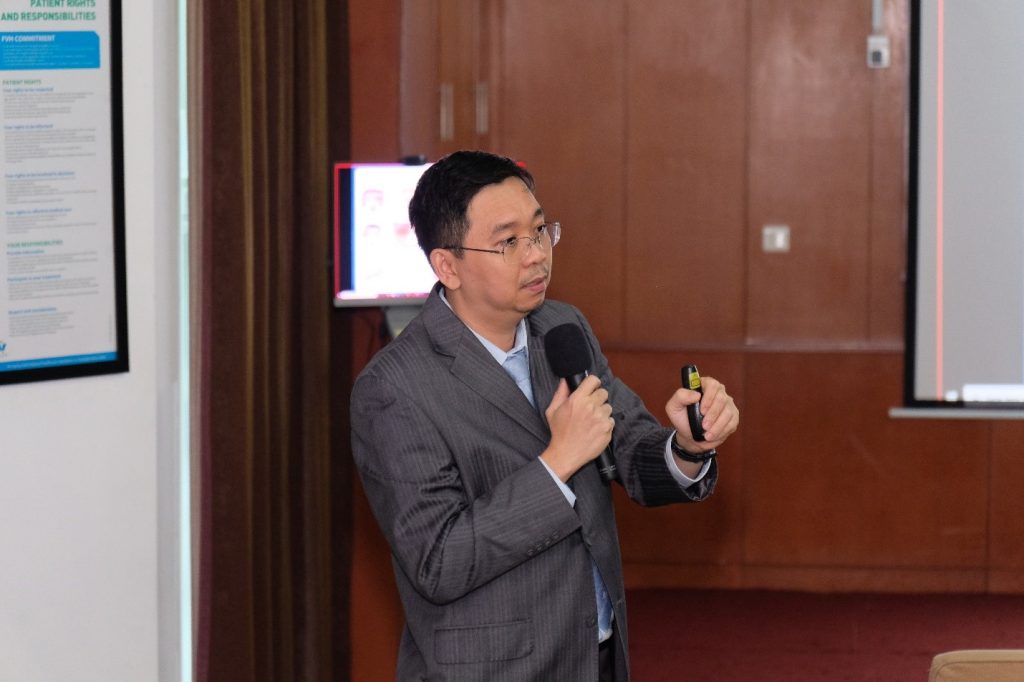 Nguyen Thanh Tung, MD, PhD (Head of Oral & Maxillofacial Surgery - Dental Surgery Department) highlighted the crucial role of oral hygiene for patients after jaw surgery and dental implants