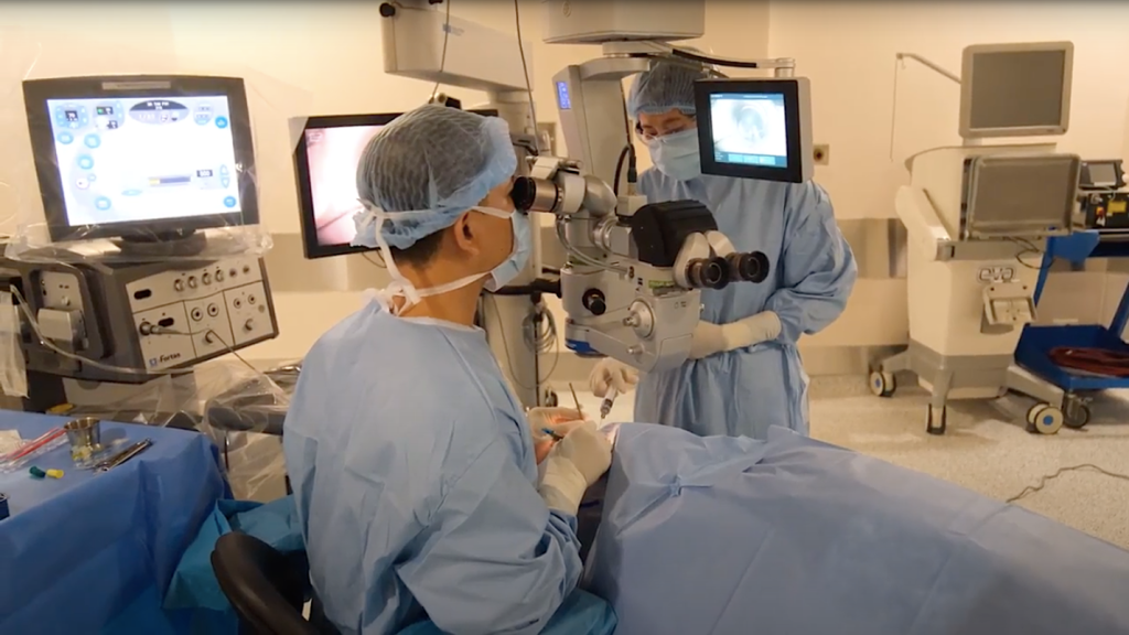 The cataract surgery procedure is performed in an operating room that adheres to international JCI infection control standards.