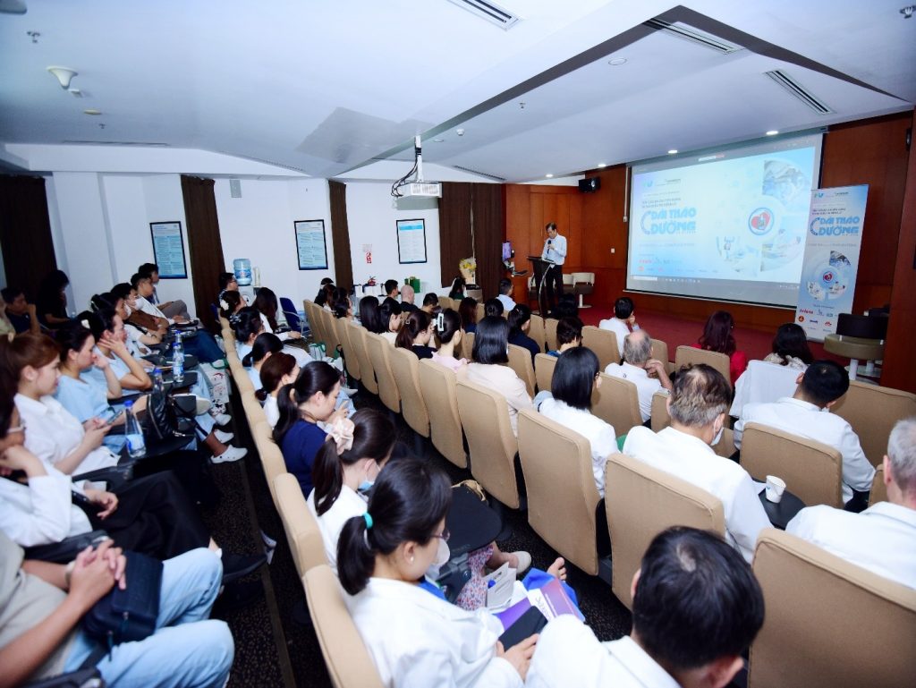 The seminar drew over 150 doctors, nurses, and renowned experts in endocrinology