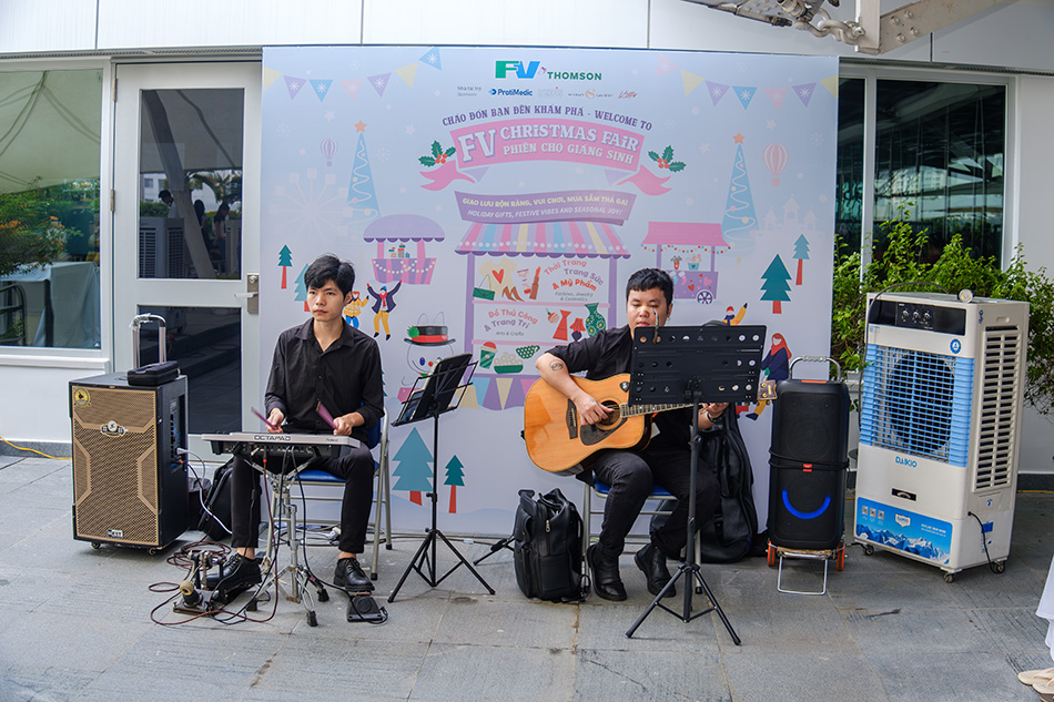 The live band added to the festive atmosphere