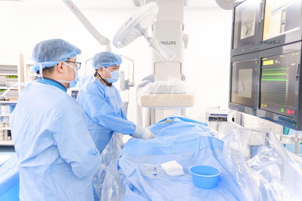 Dr Huynh Huu Danh, Specialist Level I (right) performs the uterine artery embolization procedure to treat uterine fibroids using a Digital Subtraction Angiography (DSA).