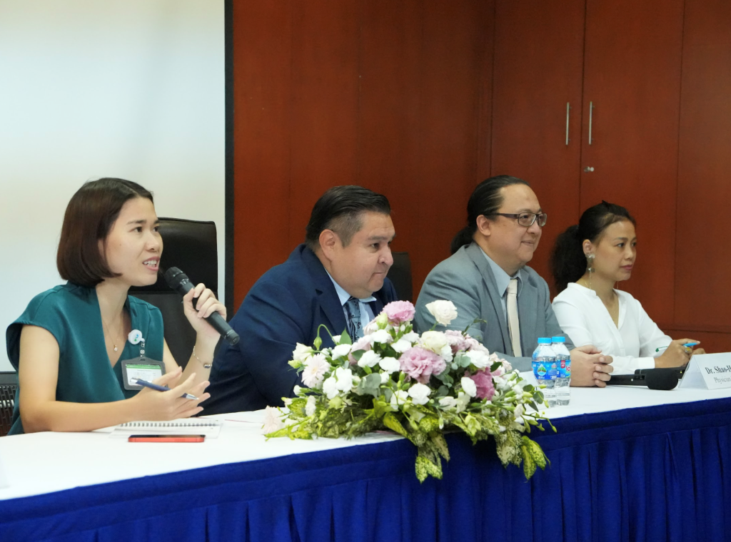 Đại diện của tổ chức JCI làm việc tại Bệnh viện FV