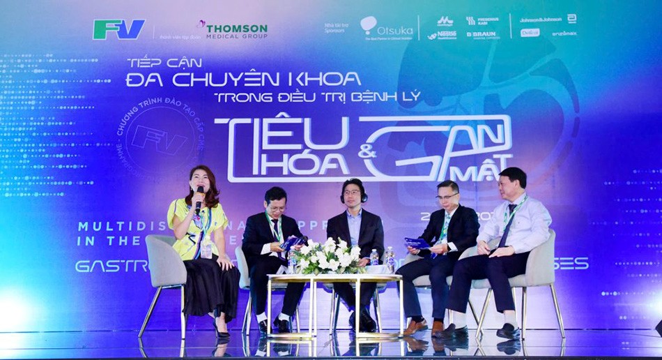 Dr Nguyen Viet Quynh Thu speaking at a CME conference featuring guest experts from Singapore