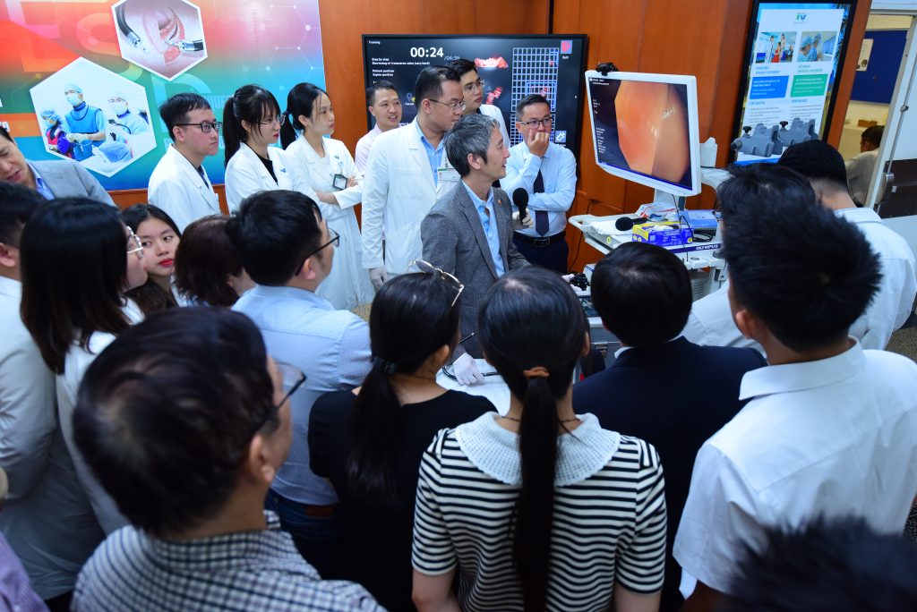 Prof Tomohiko Richard Ohya, MD, PhD instructing hands-on training using the MIKOTO model, a next-generation endoscopic simulation system.