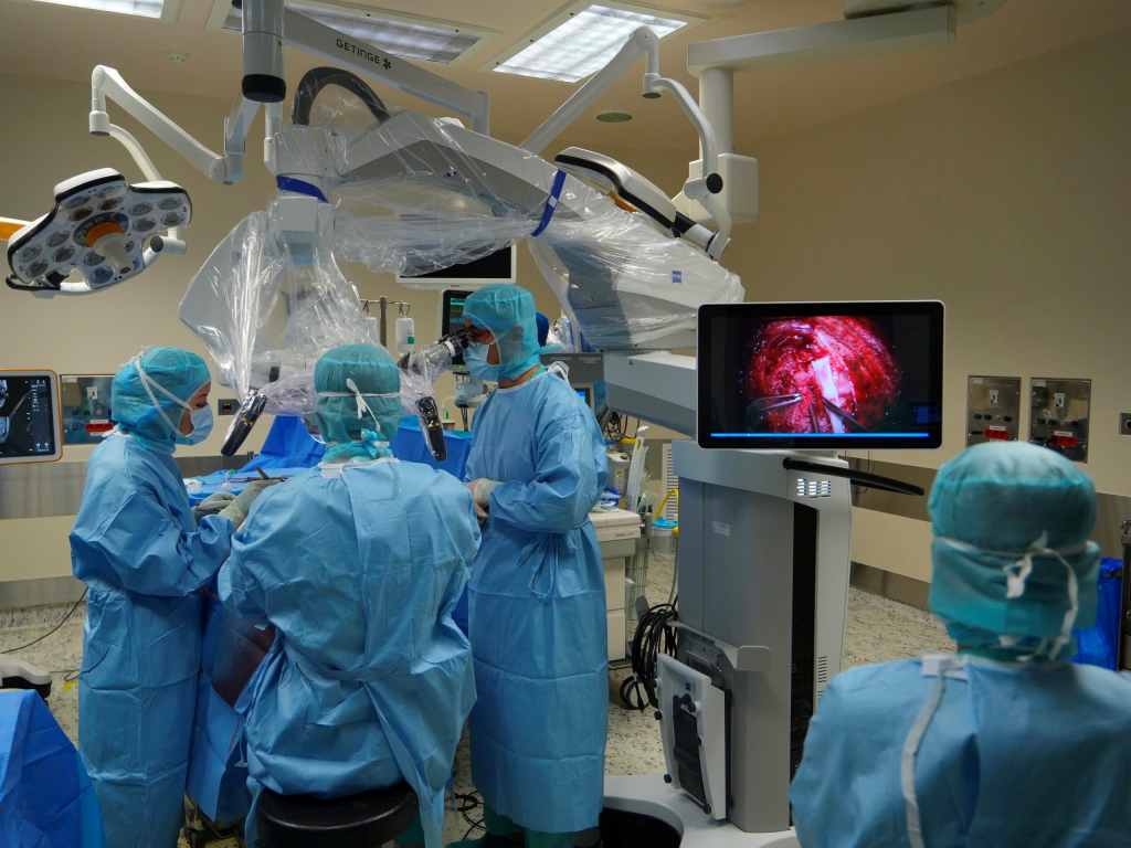 The surgery was carried out under the guidance of the Navigation system.