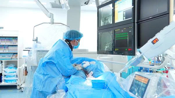Dr Huynh Huu Danh performs pre-operative embolisation.