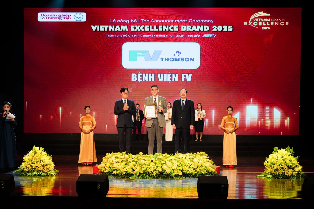 A representative of FV Hospital receives the honour at the award ceremony.