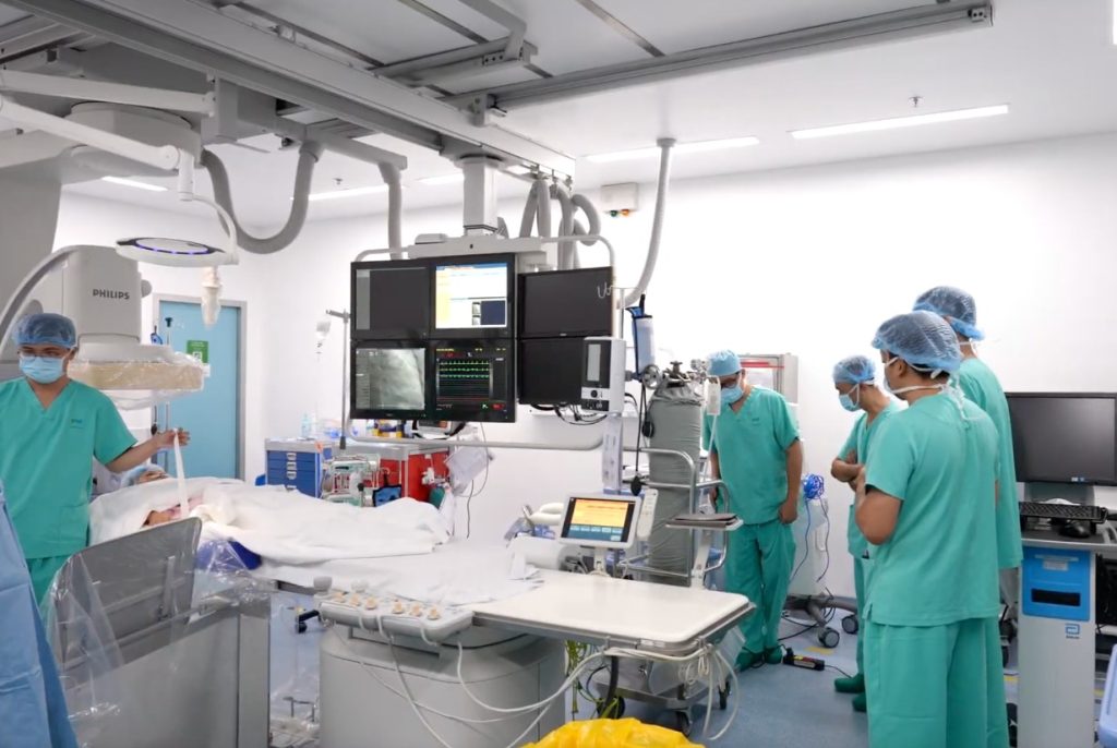 FV’s Modern Cathlab: Equipped with IVUS, OCT, Rotapro, IVL, and more.
