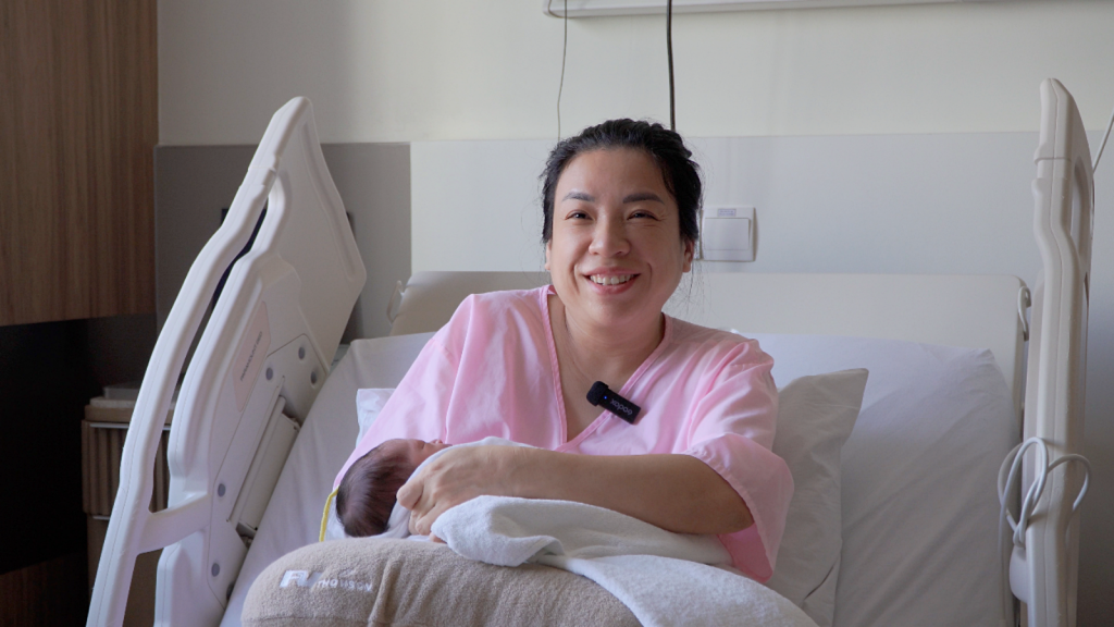 Although her pregnancy was high-risk, Ms Nhung felt reassured throughout, supported by FV’s doctors and her family.