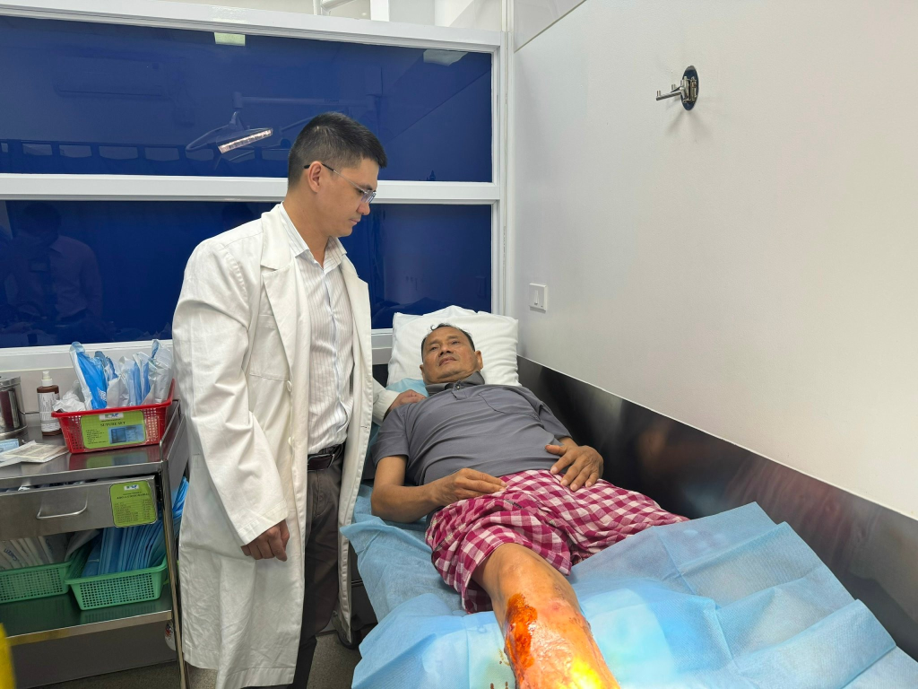 Mr Saroeun returns for follow-up with Dr Vinh Khiem at FV Hospital.
