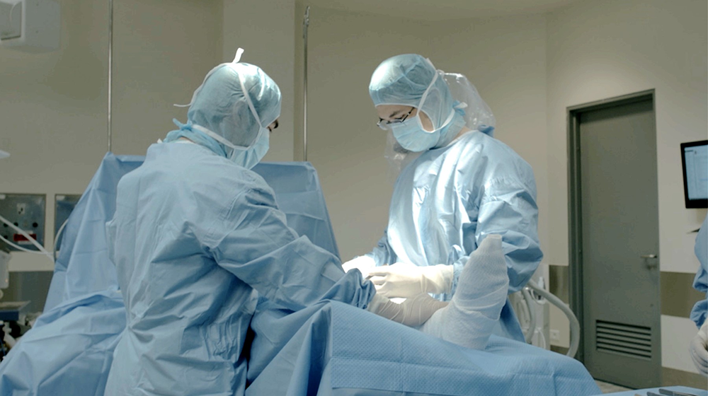 Dr Truong Hoang Vinh Khiem during surgery at FV Hospital.