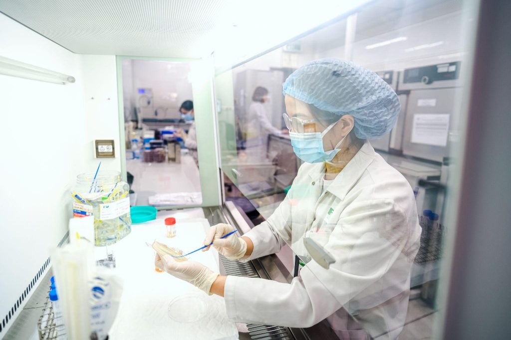 Công tác nuôi cấy vi khuẩn để xác định nguyên nhân nhiễm trùng tại FV được tiến hành rất khẩn trương, cho kết quả chính xác