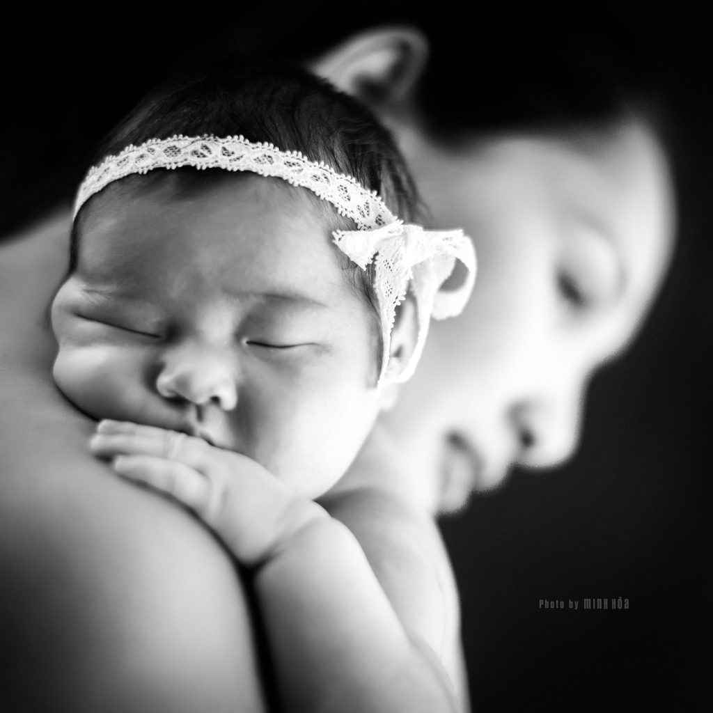 Miss Huong Giang with her firstborn daughter