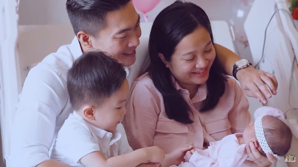 The joyful moment MC Hong Phuong’s family welcomed baby Dau at FV